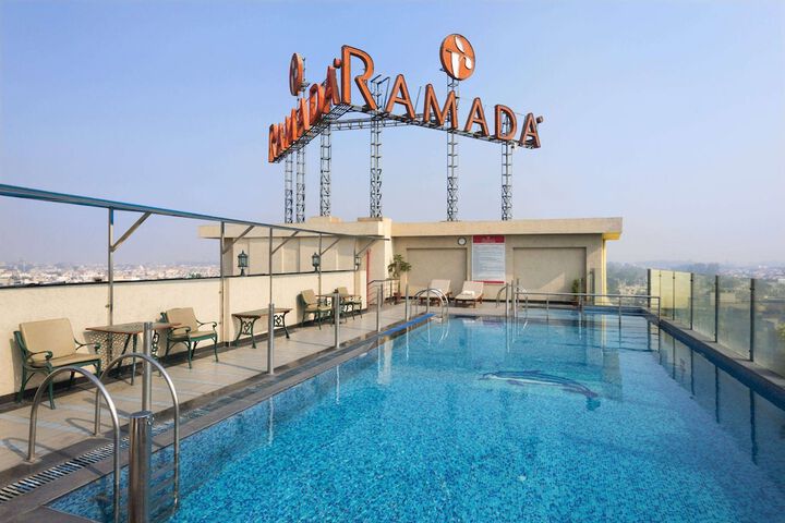 Hotel Pool