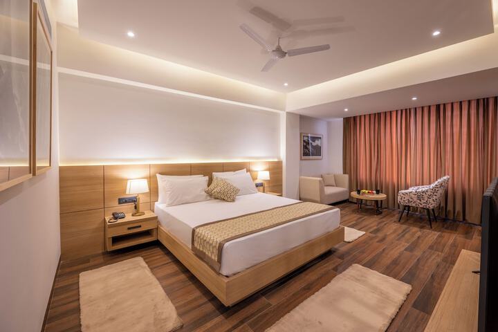 Room 2 of 8