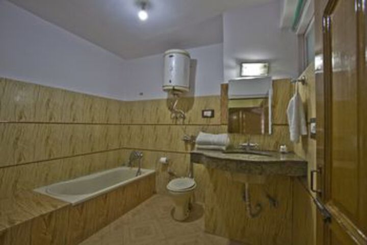 Room 3 of 20