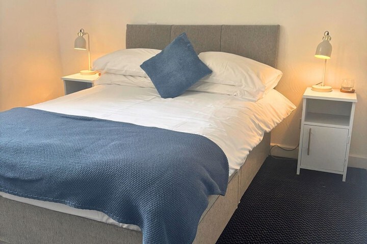 Room 2 of 6