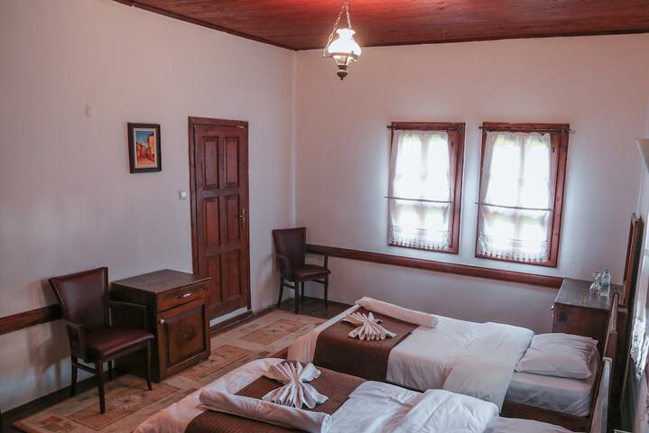 Room 7 of 20
