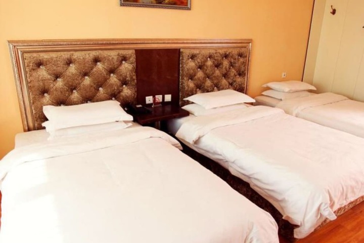 Room 9 of 25