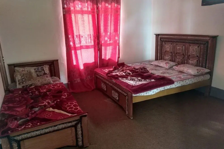 Room 4 of 7