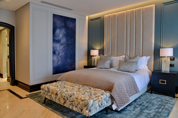 Room 6 of 73