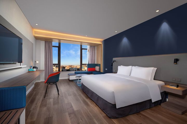 Room 7 of 48