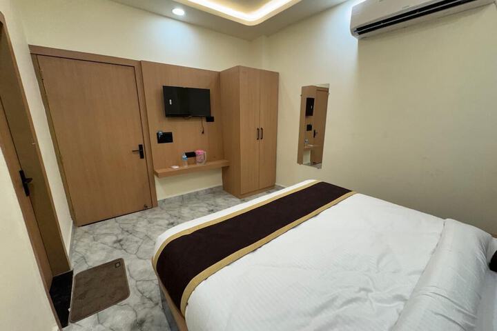 Room 12 of 31