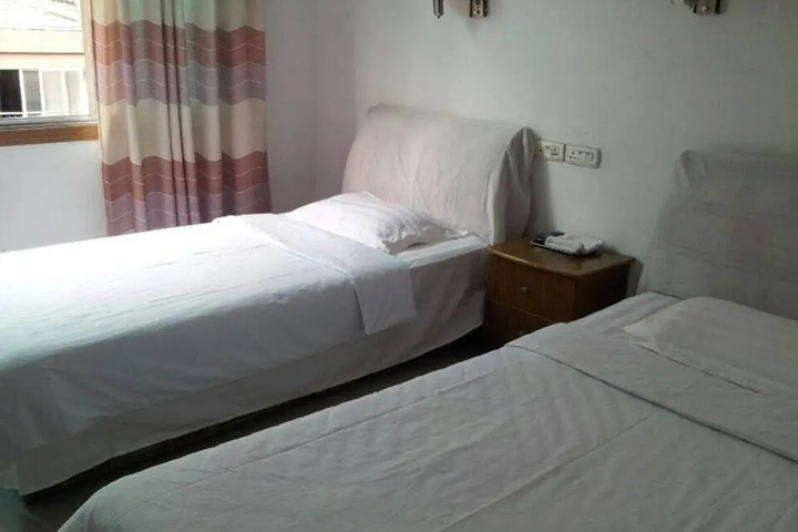 Room 4 of 15