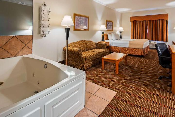 1 King Bed Jetted Tub Bathtub Accessible (1 of 11)