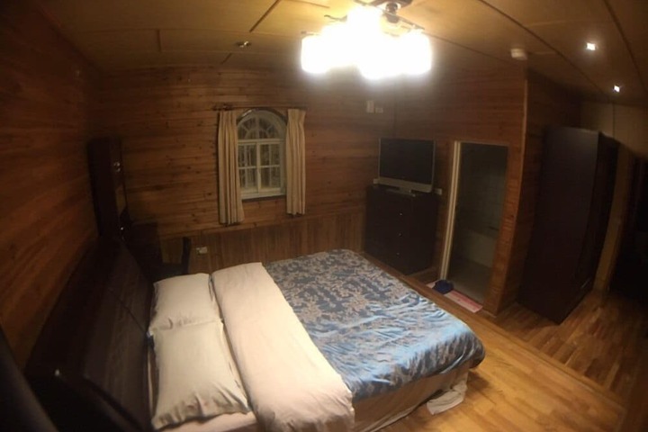 Room 13 of 85