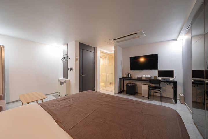 Room 43 of 64
