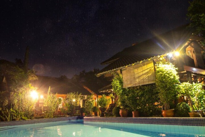 Hotel with Pool