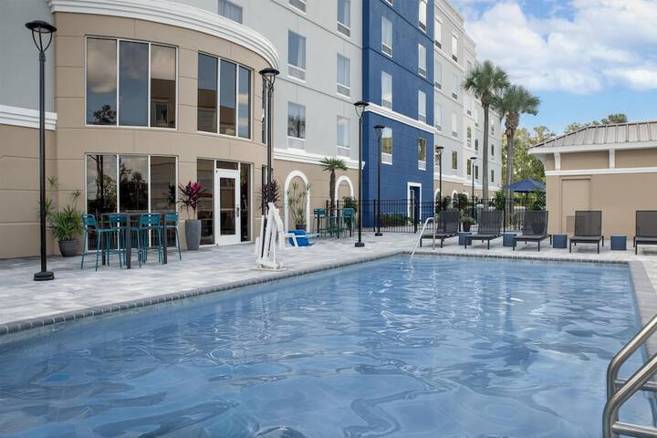 Pool Hotel