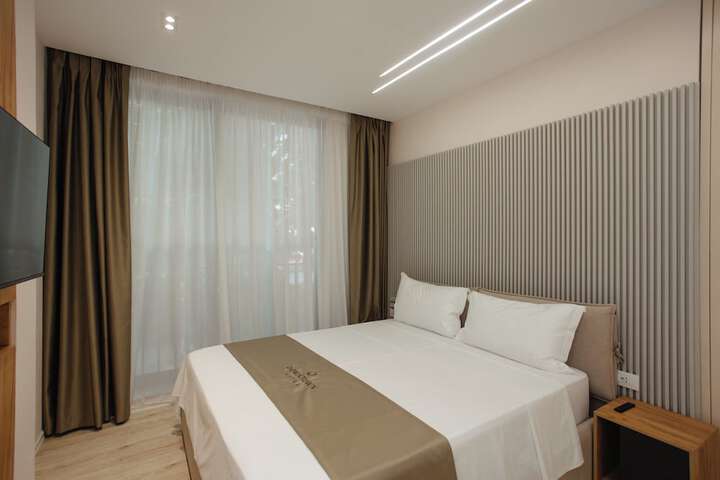 Room 10 of 16