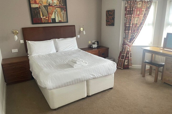 Room 4 of 34