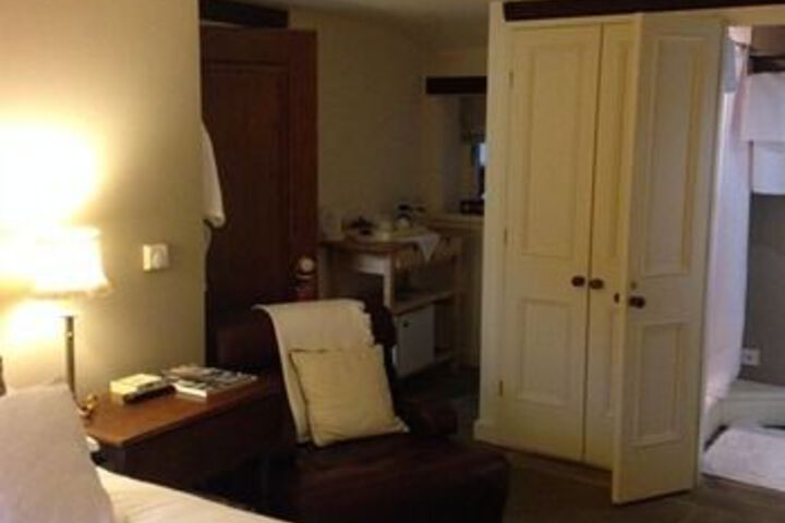 Room 6 of 14