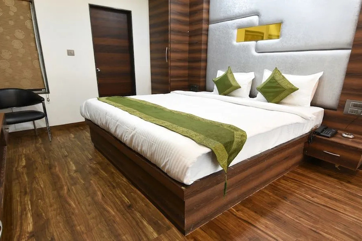 Room 3 of 8