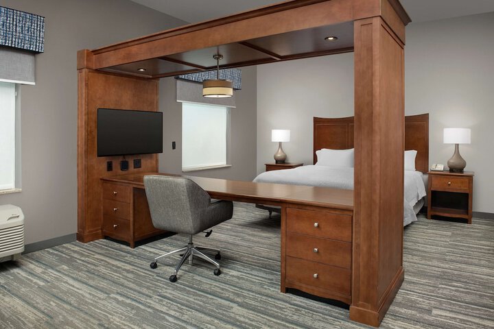 1 King Bed (10 of 23)
