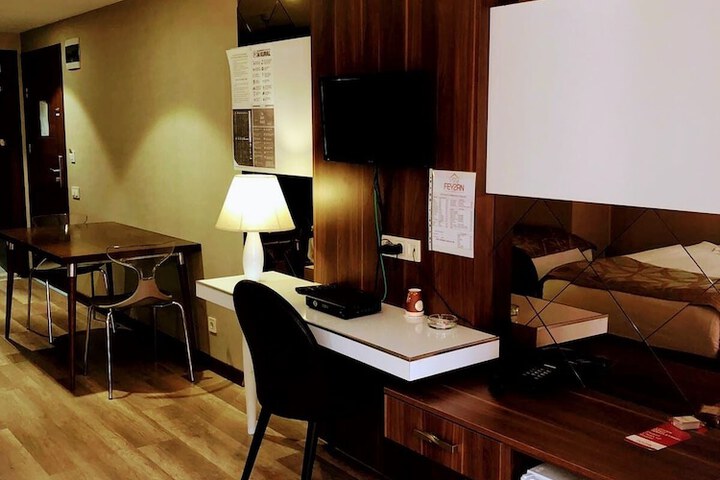 Room 25 of 48