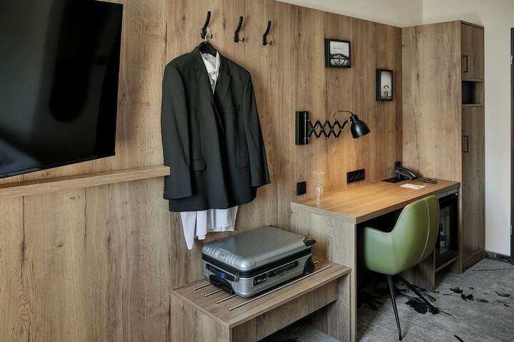 Room 27 of 52