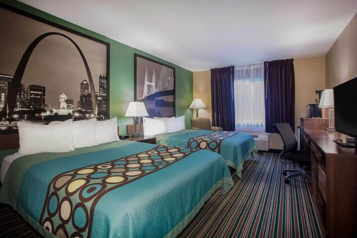 2 Queen Beds (3 of 3)