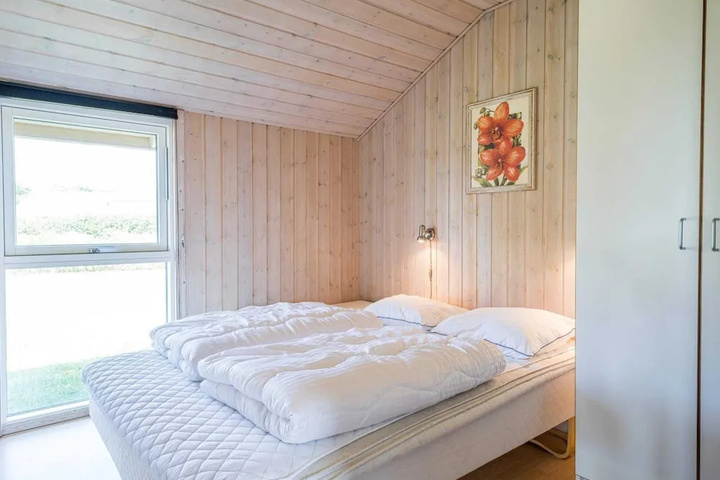 Room 4 of 14