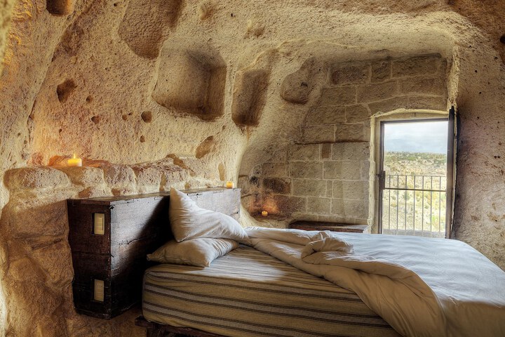 Room 15 of 159