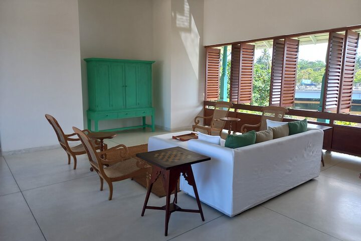 Room 6 of 18