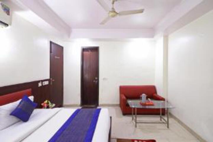 Room 7 of 13