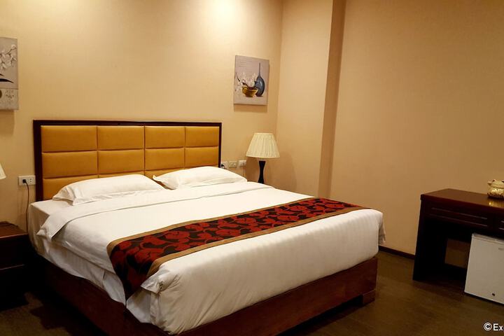 Room 2 of 49