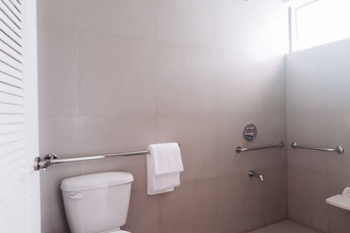Room 18 of 38