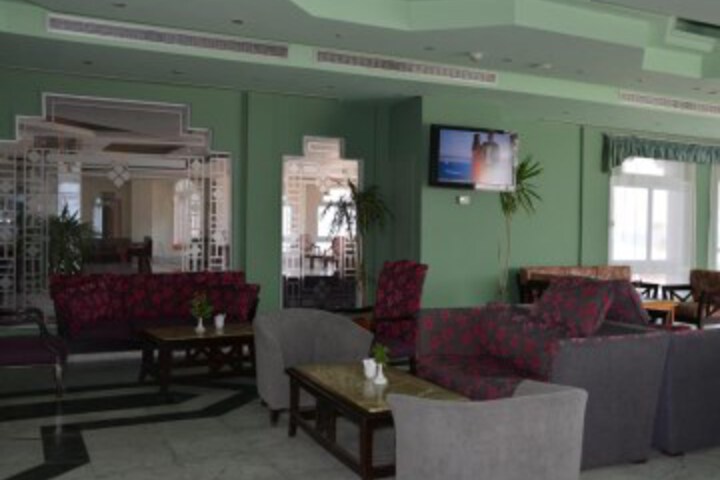 Lounge 2 of 6