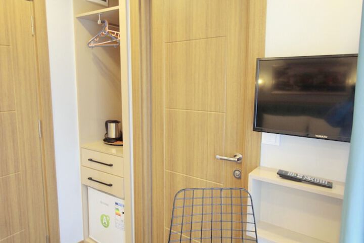 Room 33 of 87