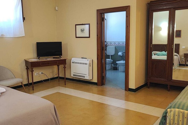 Room 17 of 53