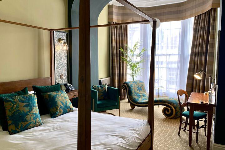 Room 8 of 27