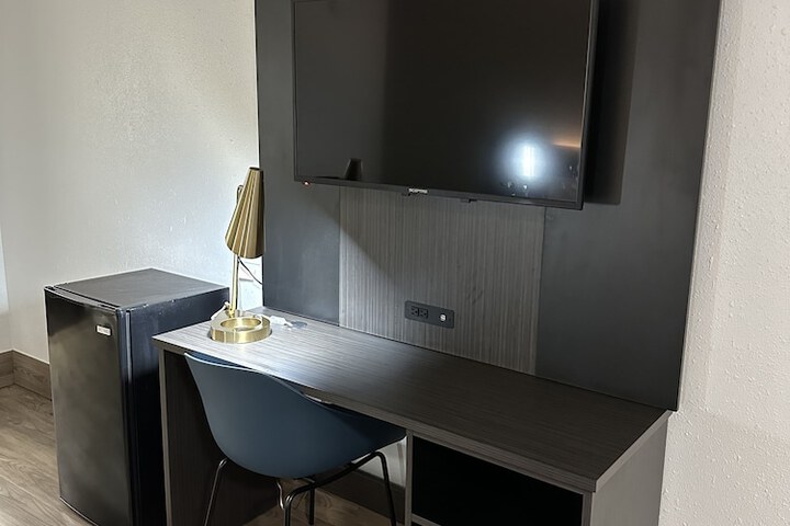 King Room Disability Accessible (14 of 27)