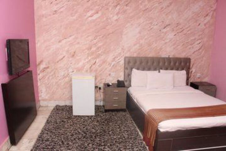 Room 10 of 46
