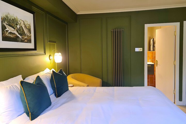 Room 17 of 46