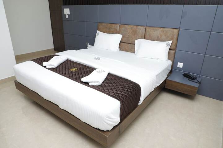 Room 8 of 24