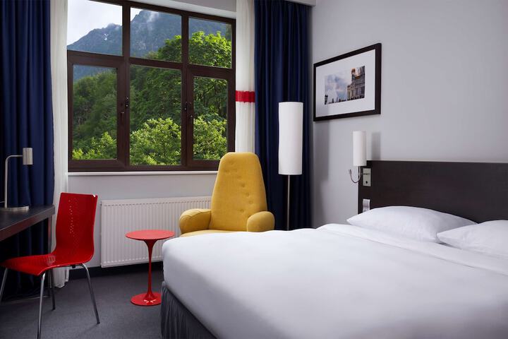 Room 42 of 140