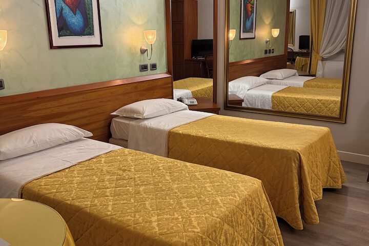 Room 10 of 25