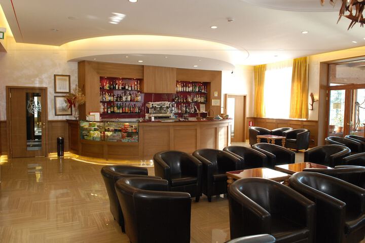 Lounge 48 of 80