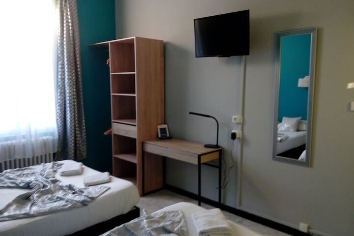 Room 33 of 62
