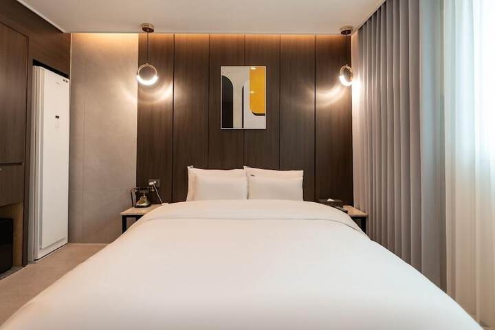 Room 48 of 76