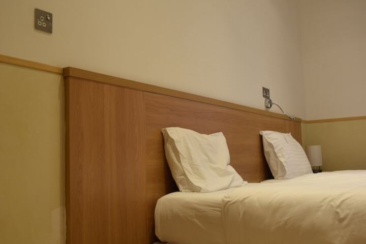 Room 9 of 90