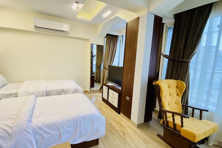 Room 8 of 21