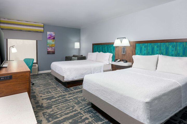 Standard Room, King or Two Doubles (4 of 12)