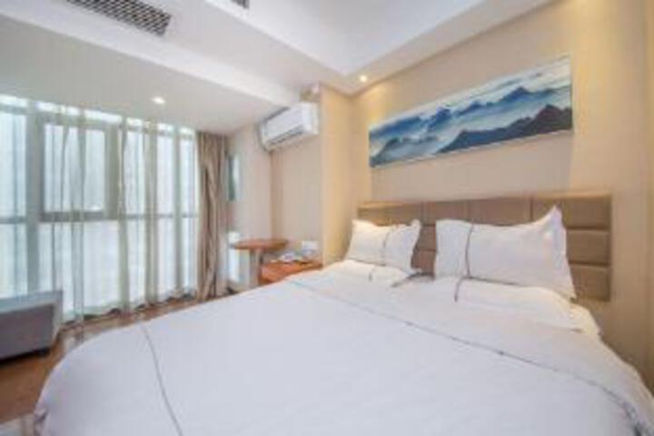 Room 8 of 9