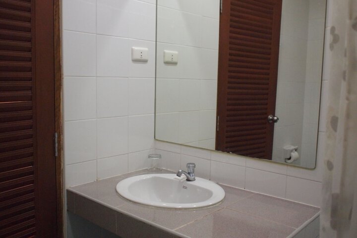 Room 30 of 38