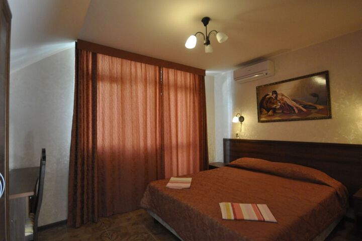 Room 2 of 6