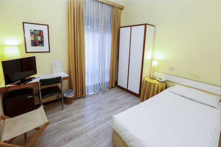 Room 16 of 34